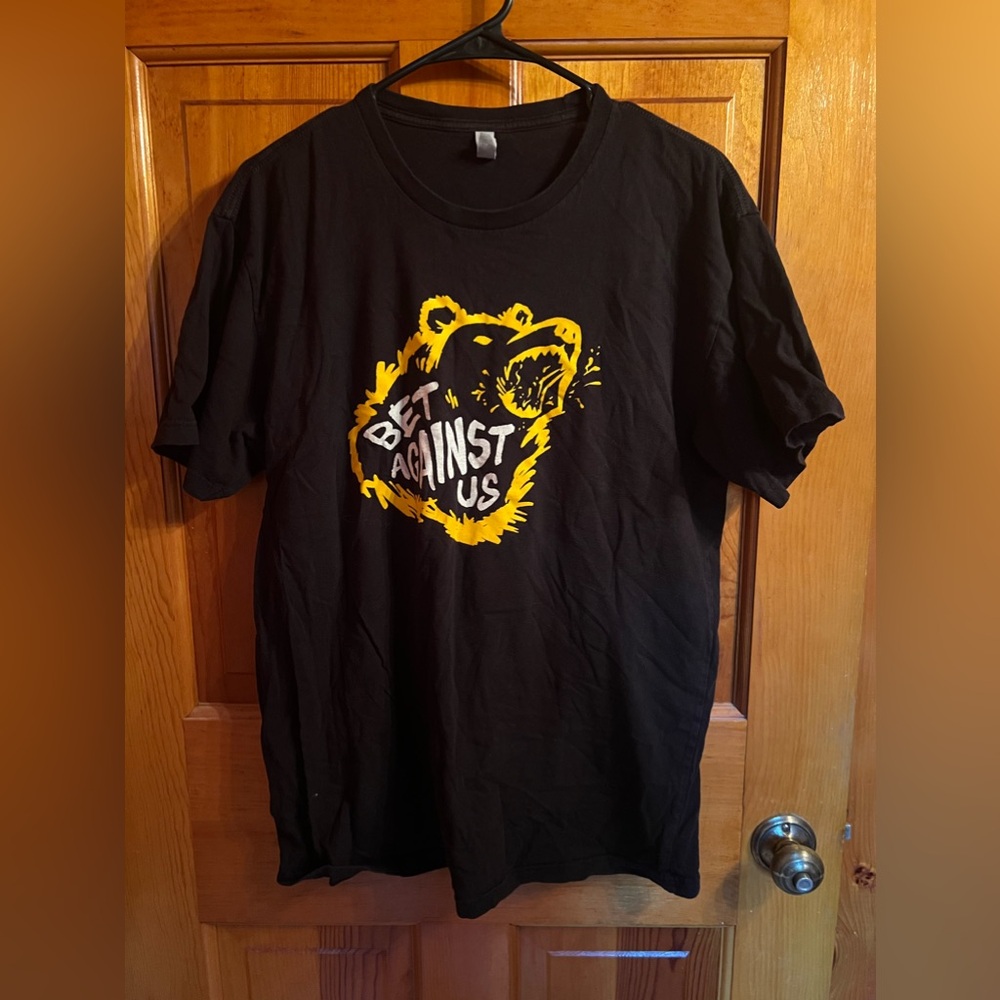 L women’s Bruins T- shirt